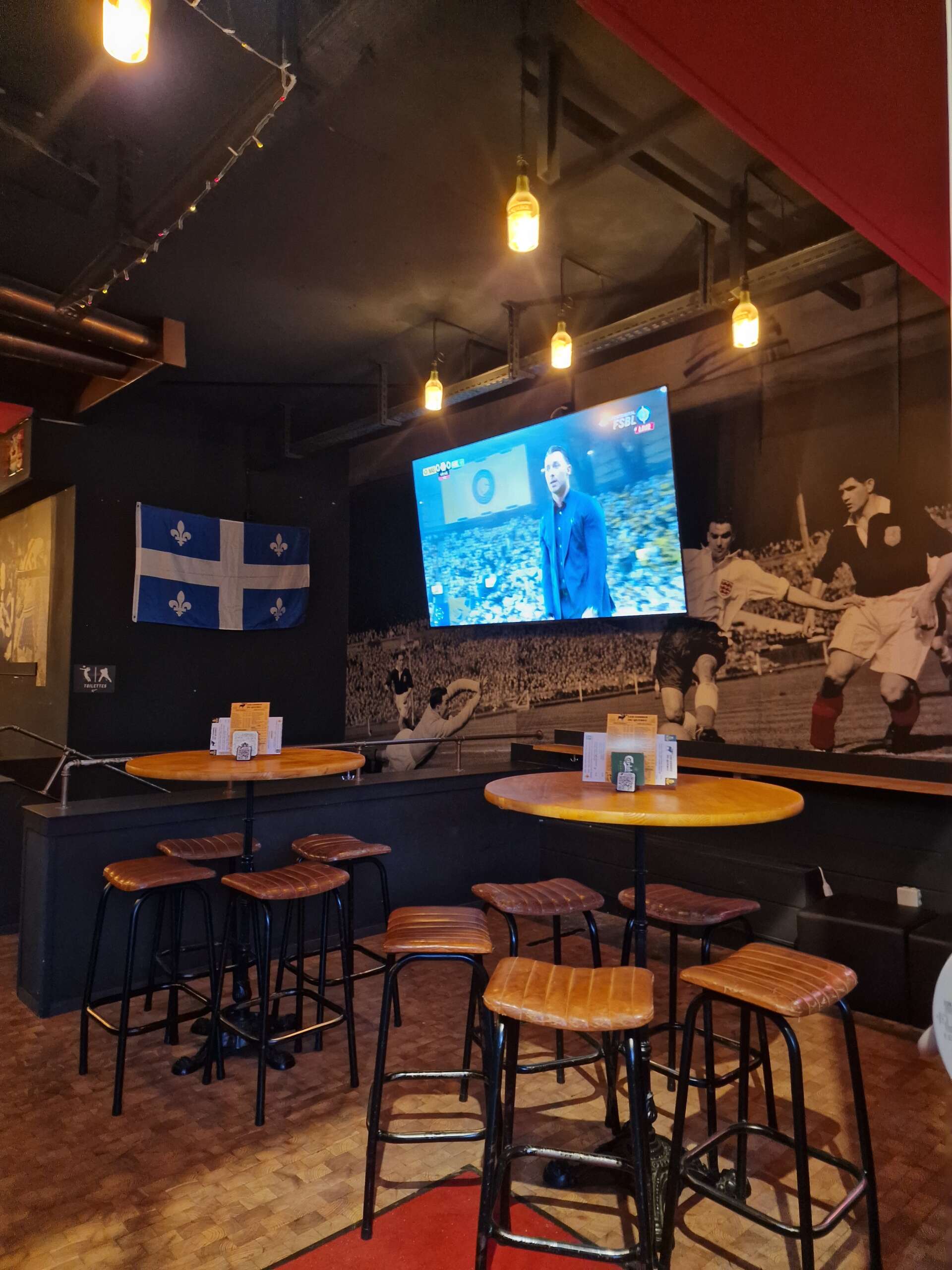 Ecran 100 pouces installé aux Gosses du Québec Fribourg pour diffuser le CM Hockey sur Glace IIHF 2026 en direct